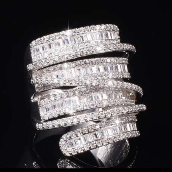 2 HOUR SALE! Beautiful 3.4CT Wide CZ Silver Ring! Wow!!🤍🤍🤍🤍✨✨✨✨ - Picture 2 of 8